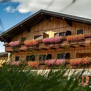 https://gasthof-steinerwirt-grossgmain.saalbachhinterglemmhotels.com